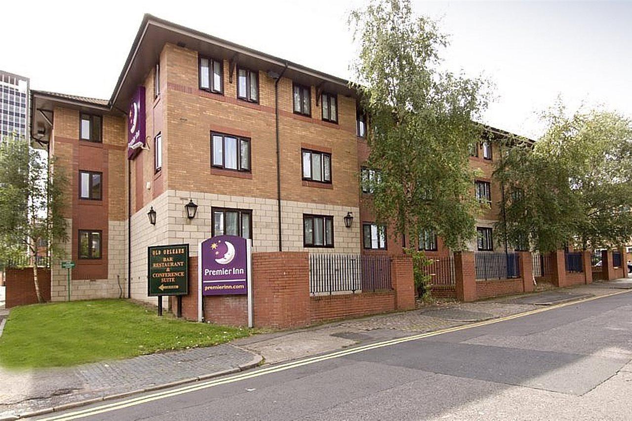 Premier Inn Birmingham City Centre Broad Street Exterior photo