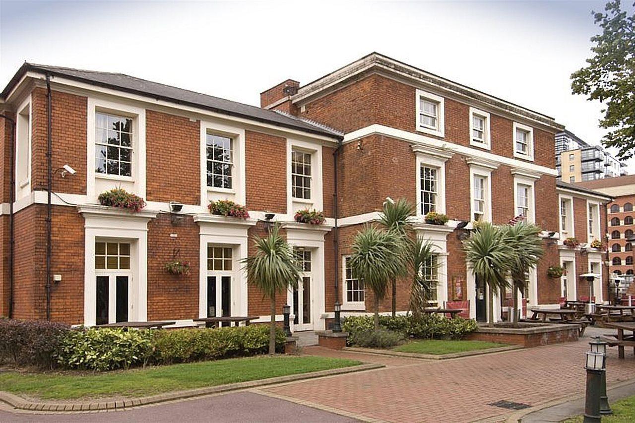 Premier Inn Birmingham City Centre Broad Street Exterior photo